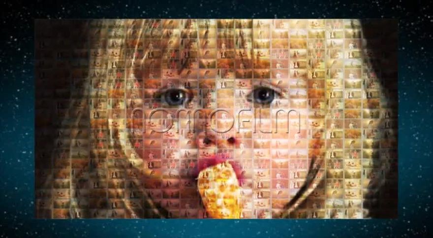 カメラが大きく旋回し、別の角度から新しい写真フレームが現れるシーン
