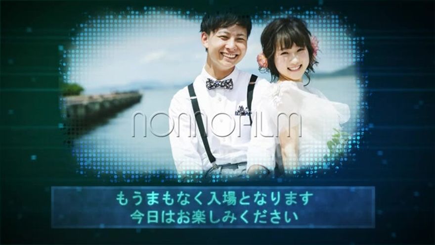 「もうまもなく新郎新婦の入場です」というテキストがデジタルノイズとともに表示されるシーン