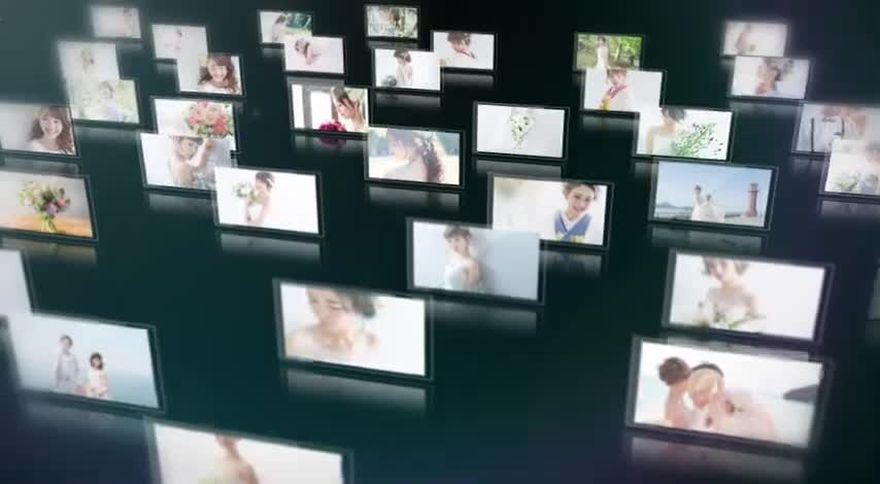 暗い立体空間に多数の写真パネルが浮かんで奥行きを描くシーン