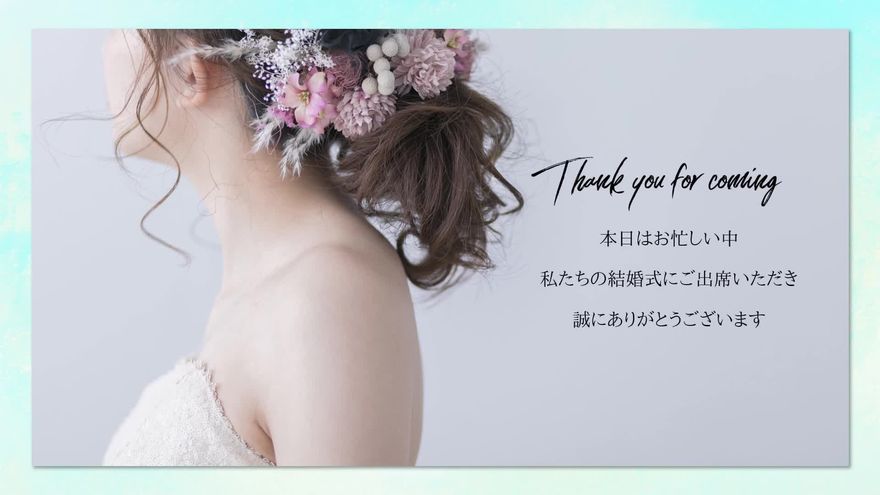 花束を持った手の写真(顔は写っていない)が表示されるシーン