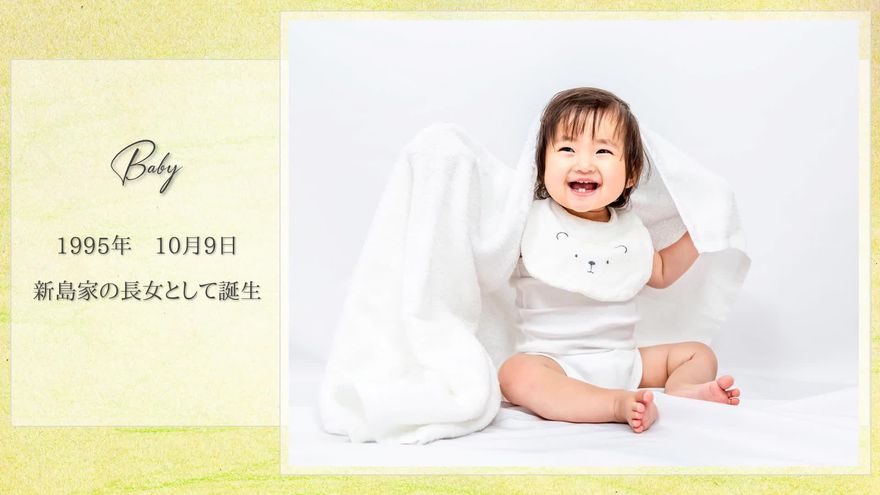 左側に「Baby」の筆記体とテキスト、右側に赤ちゃんの写真が配置された、ボタニカル柄フレームのシーン