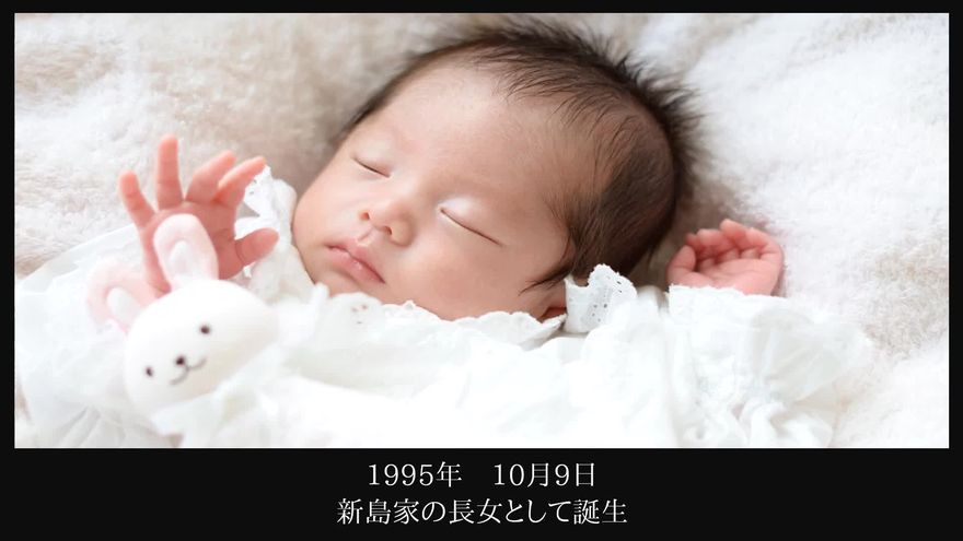 右上にエッジをぼかした赤ちゃんの写真が配置され、下部にテキストが添えられたシーン
