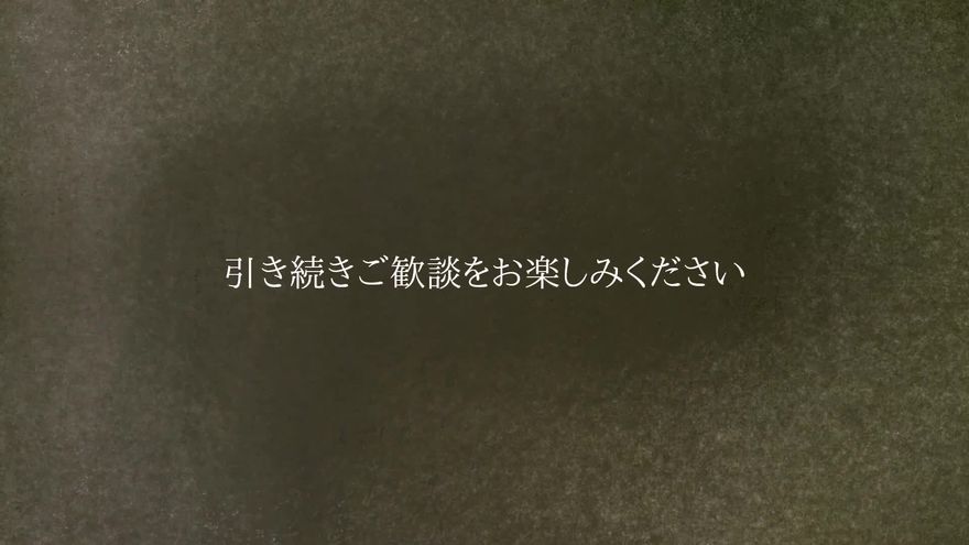 輝く太陽に向かって道が続いていくラストシーン